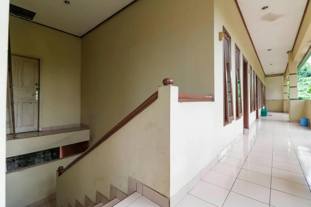 RedDoorz Plus @ Karet Pedurenan 3 - photo 12