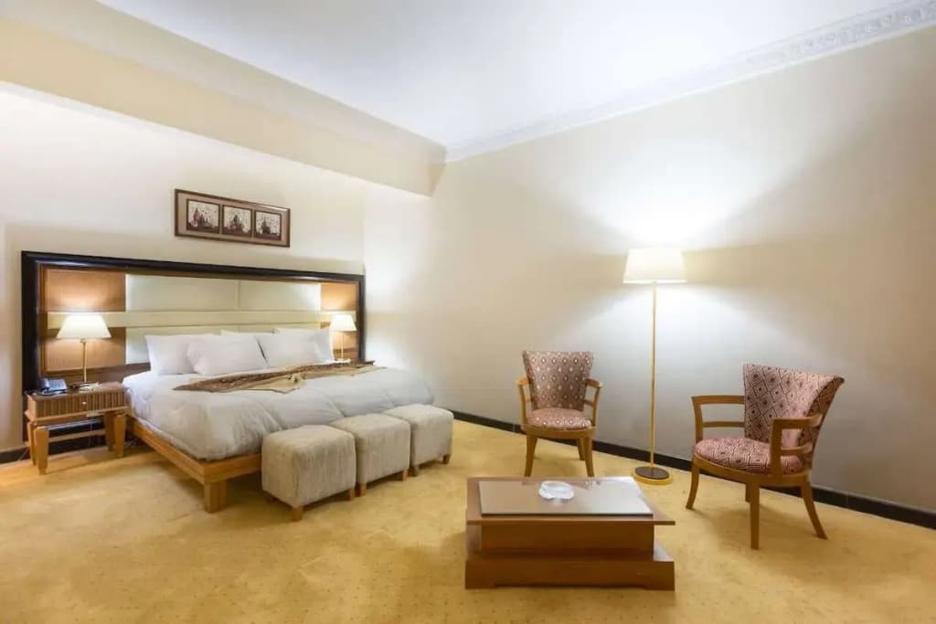 Chain Luxe Paradise Hotel - photo 3