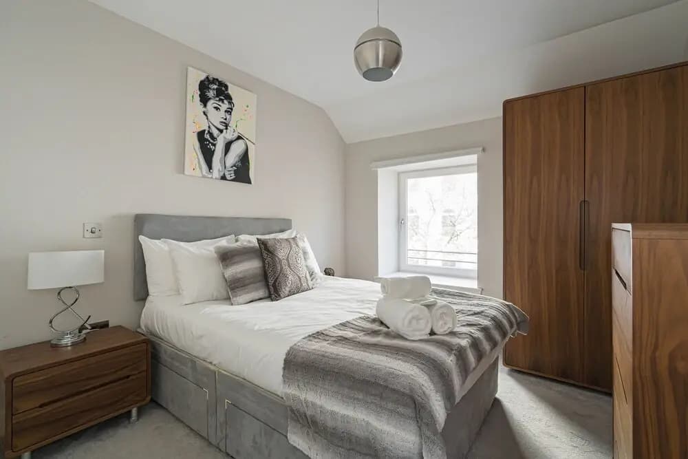Modern 2BR Mews House - photo 5