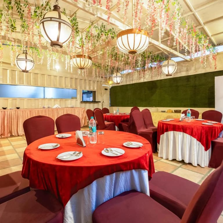 OYO 2637 Hotel Picasso Prive - photo 21
