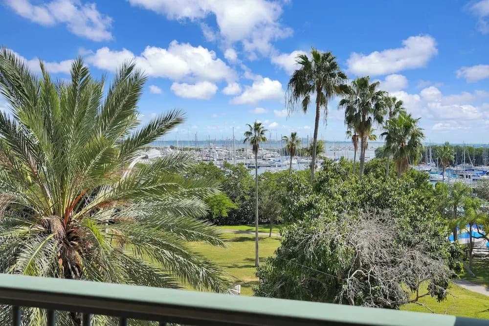Gorgeous Spacious 2bed Bayview Apartment - photo 18
