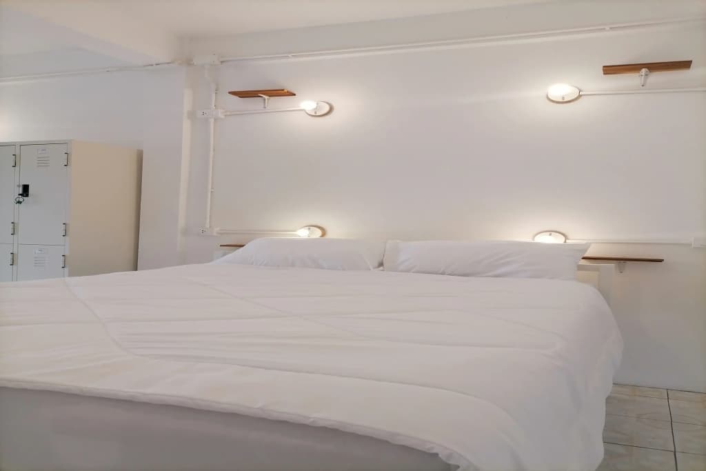 8 Sleepers Street Hostel - photo 1