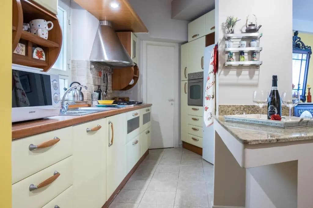 Glorioso Stylish Apartment - photo 15