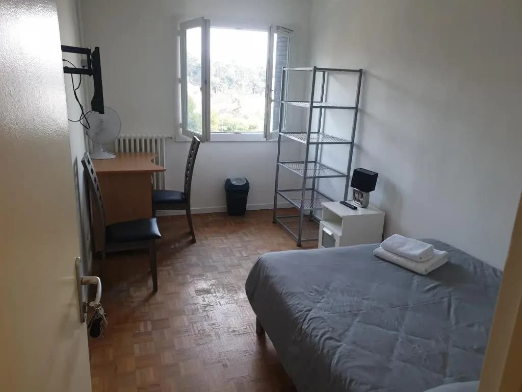 NEW CHEAP PRIVATE ROOM, KITCHEN , OVERWIEUW sea,TRAM on spot, 12 minutes from nice train station with tram , beach in 17 min tram , CHAMBRE PRIVÉE pas cher, cuisine équipée , tram sur place, APERÇU mer, 12 min de la gare de Nice avec le tram, 17 min plage - photo 4