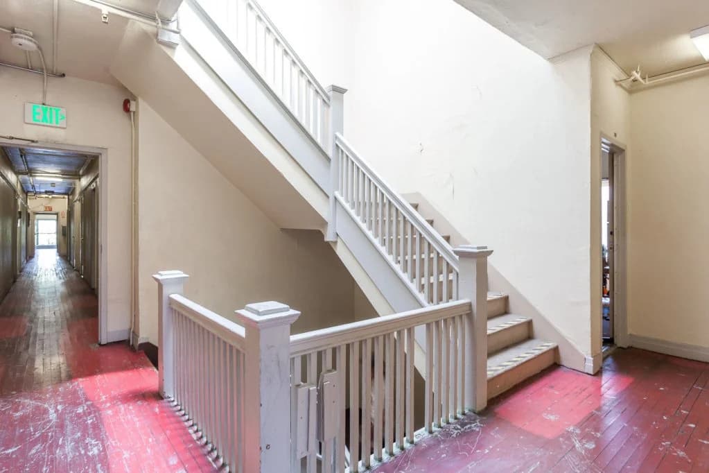 Arthur Emery Hotel - photo 10
