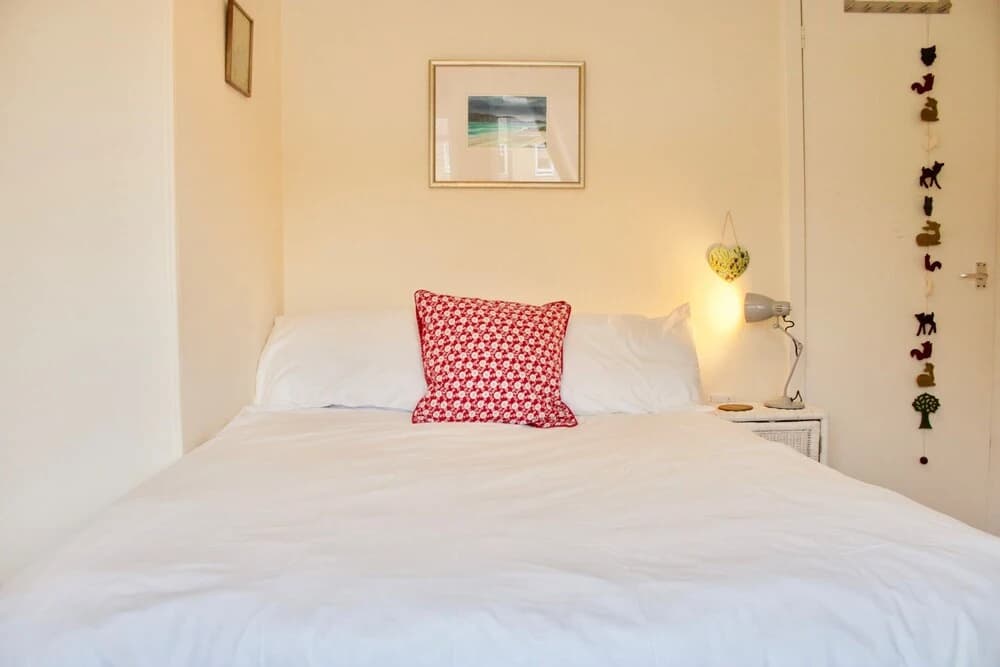 1 Bedroom Private Garden Flat - photo 4