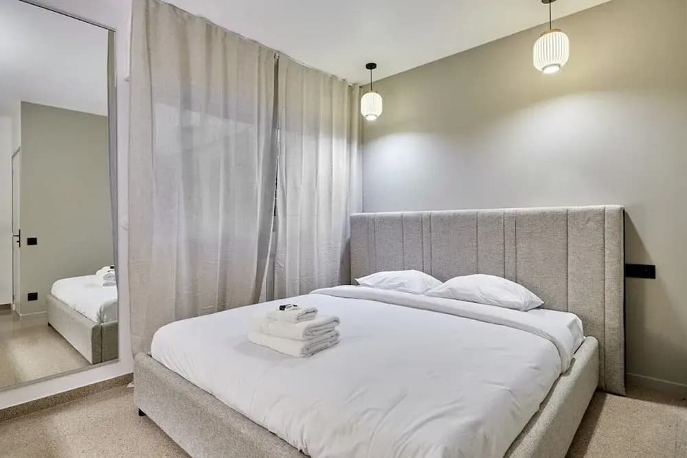 Modern Parisian Apartment Center of Paris - photo 1