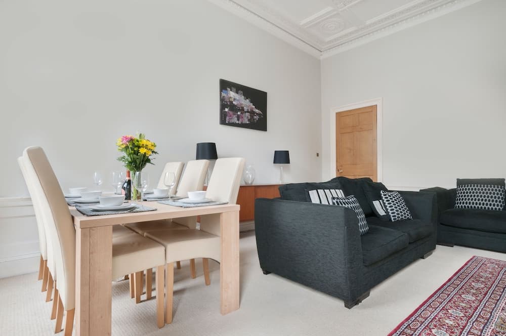 Gloucester Place Georgian Apartment - photo 2