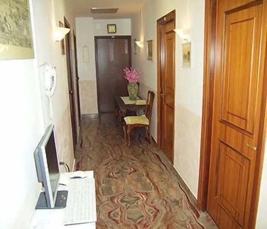 Vatican Rooms Guest House - photo 15