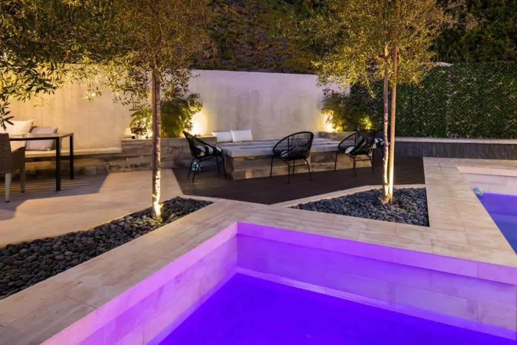 Willow Glen - Hollywood Hills Multi-level Villa With Theater & Pool - photo 19