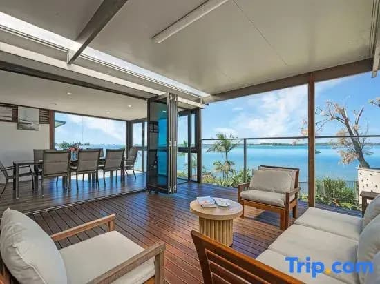 Spacious 4BR Riverfront Getaway in Taren Point - photo 1