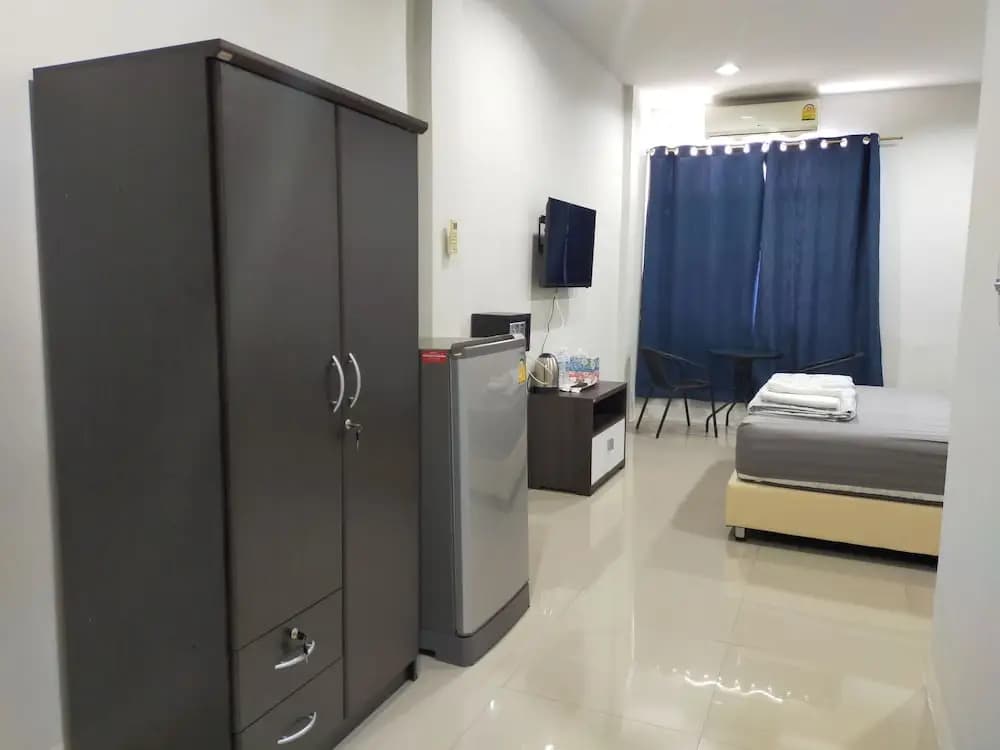 The Rooftop Residence Hostel - photo 18