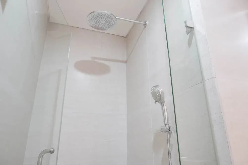 Best Choice And Strategic Studio At Gold Coast Apartment Near Pik - photo 9