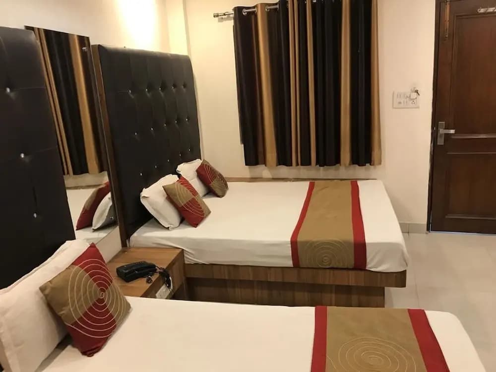 Hotel Crystal Deluxe at New Delhi Railway Station - photo 3