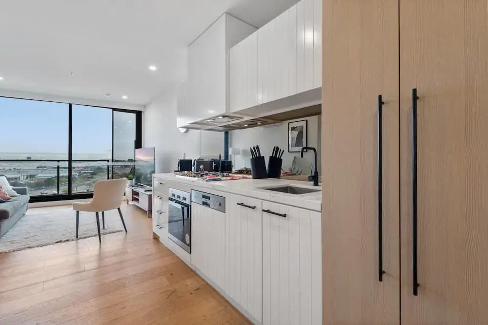 Contemporary 2-bed Haven With Swimming Pool - photo 11