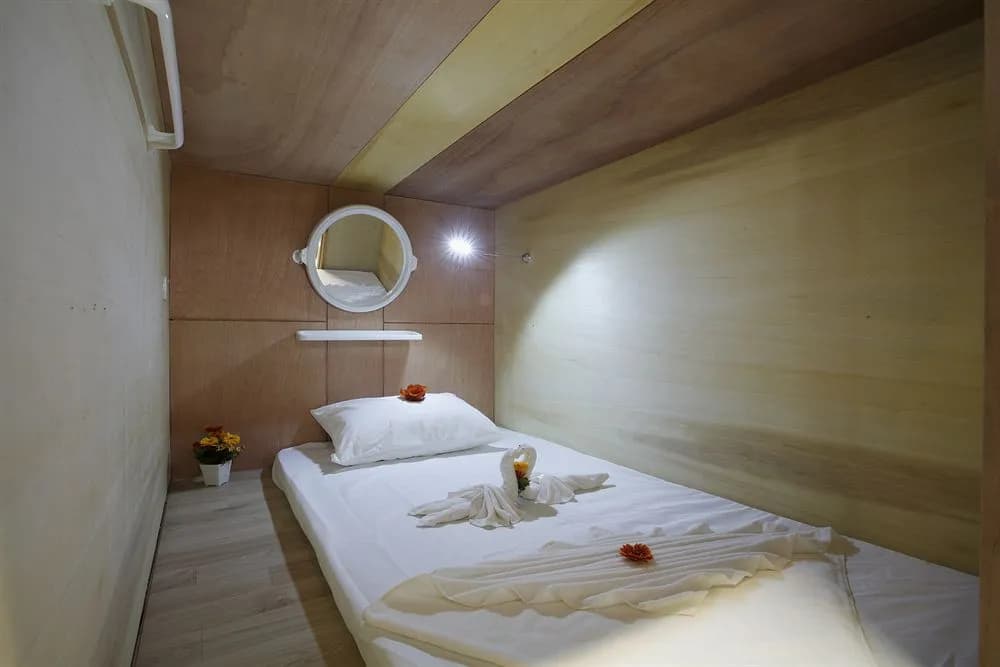 WhyNot Backpackers Capsule Hostel - photo 3