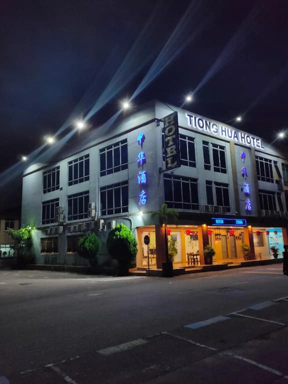 Tiong Hua Hotel - main photo