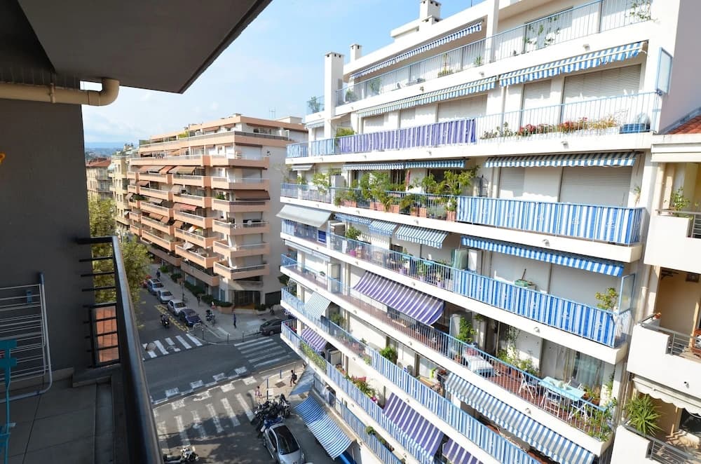 Modern duplex apartment 4 persons near train station Acropolis in Nice - photo 15
