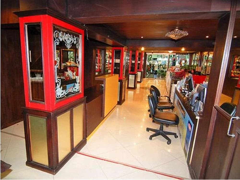 Lucky Palace Hotel - photo 2