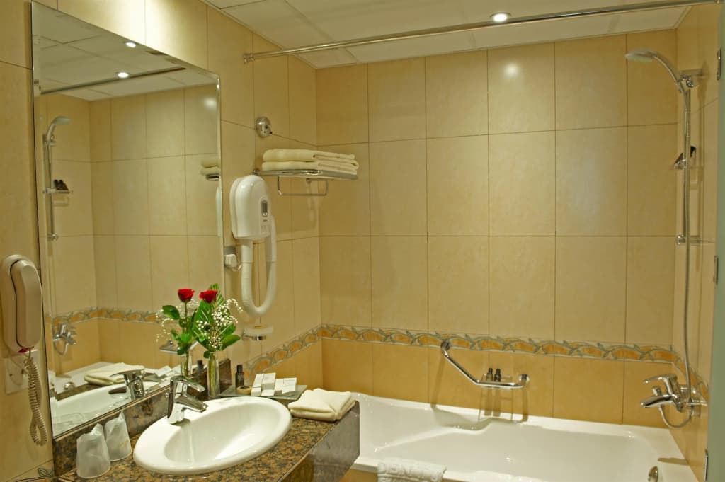 Golden Tulip Sharjah Hotel Apartments - photo 10