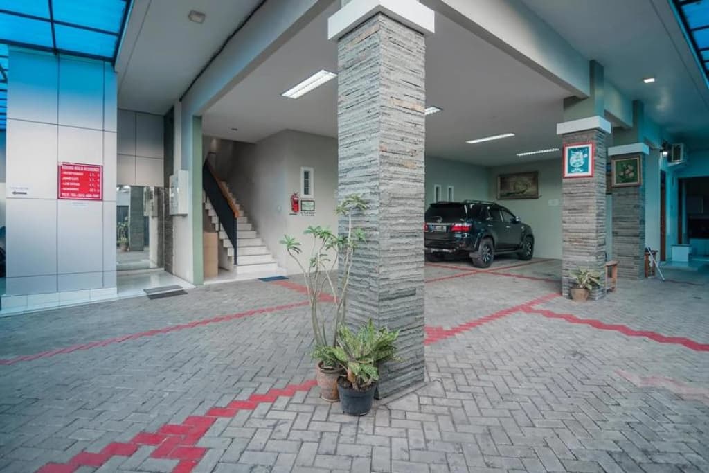 RedDoorz Plus near Semanggi - photo 13