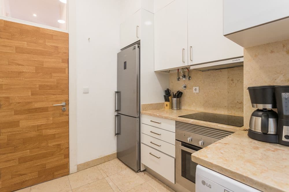 Baixa Modern Three-Bedroom Apartment - by LU Holidays - photo 12