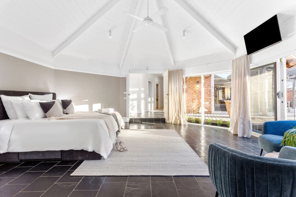 Tranquil Estate With Pool Heated Spa Gardens - photo 3