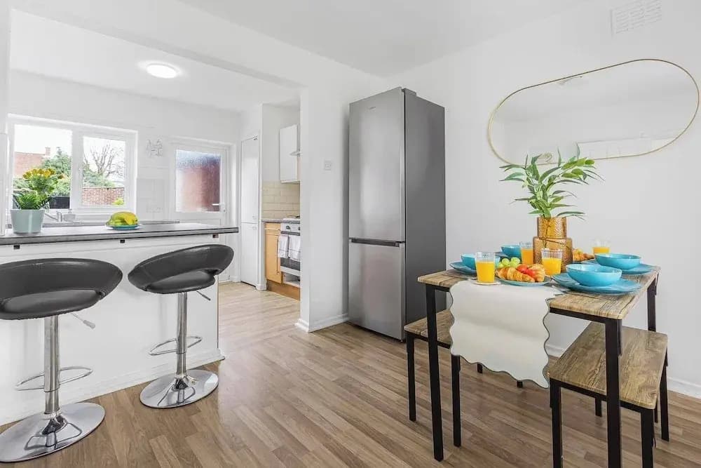 Spacious 3-bed House With car Park Near Heathrow - photo 13