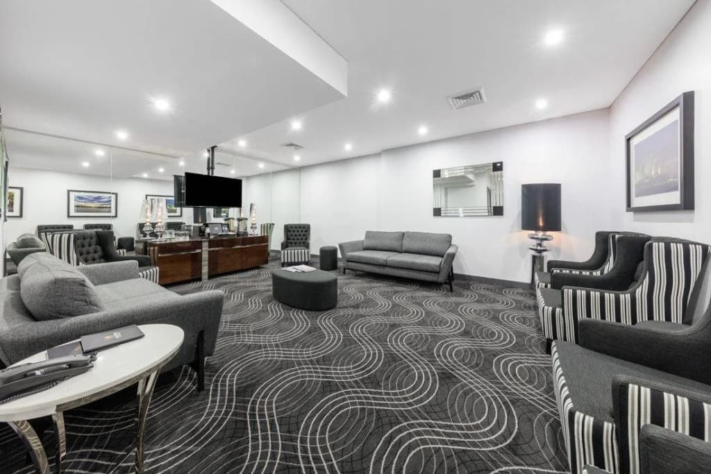 Meriton Suites World Tower - photo 28