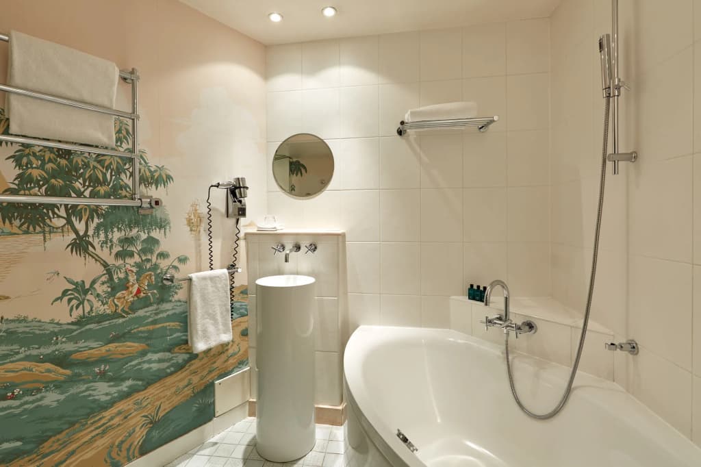 Hôtel du Petit Moulin, Haute Couture hotel by Lacroix - photo 9