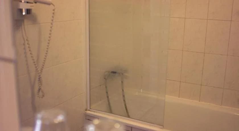 The Veteran Hostel - photo 9