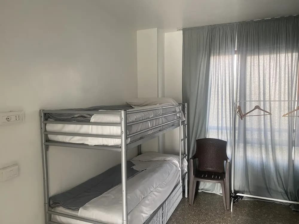 MR Hostel - photo 4