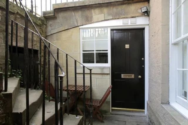 Central New Town Flat, Near Princes Street - photo 9