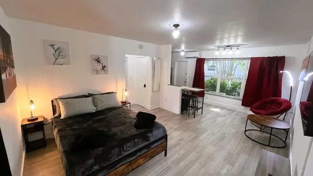 Upper East Side Renovated Studio Free Parking - photo 5