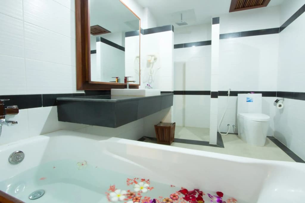 Royal Empire Hotel - photo 41