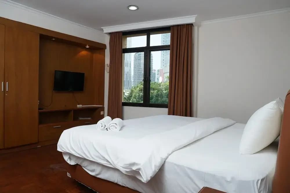 Modern and Spacious 2BR at Kusuma Chandra Apartment By Travelio - photo 3