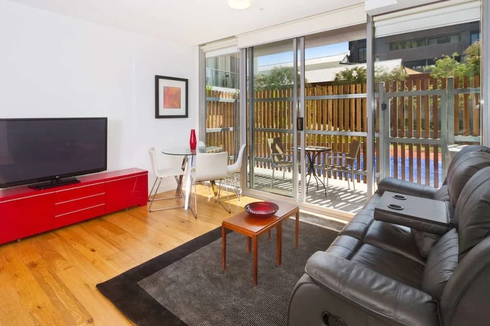 Port Melbourne Executive Living - photo 5