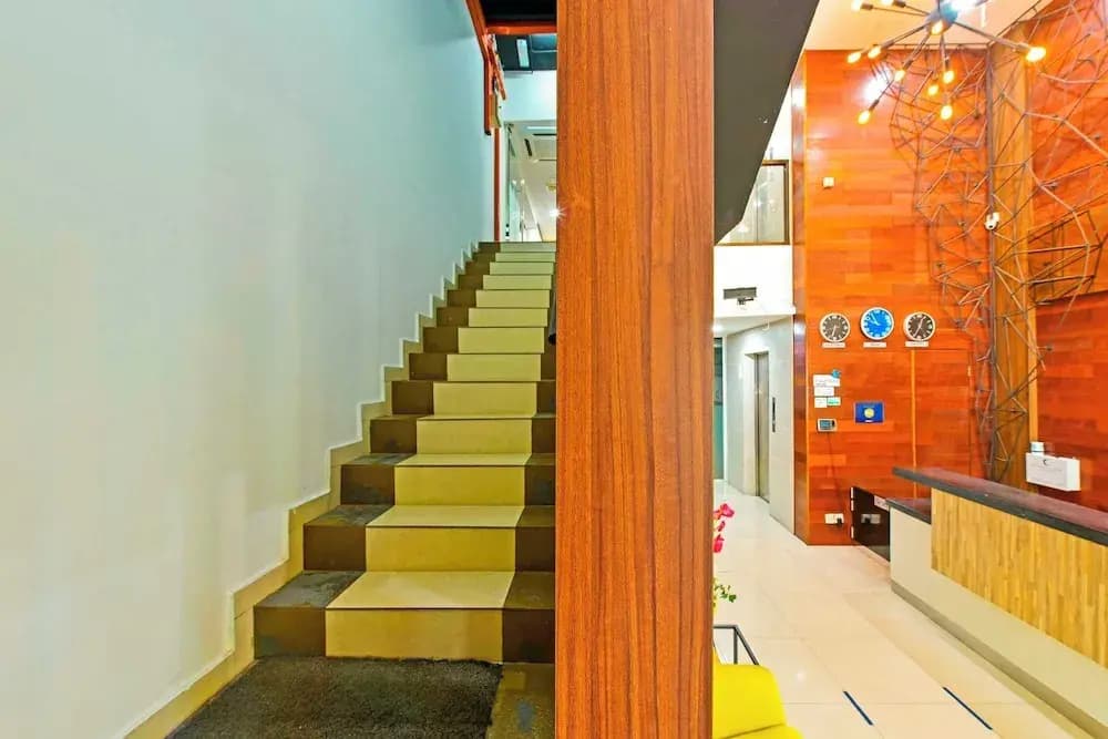 OYO 91009 One Enigma Hotel - photo 2