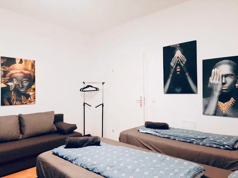 Comfy 3BR Apt for Groups Near Park - photo 4