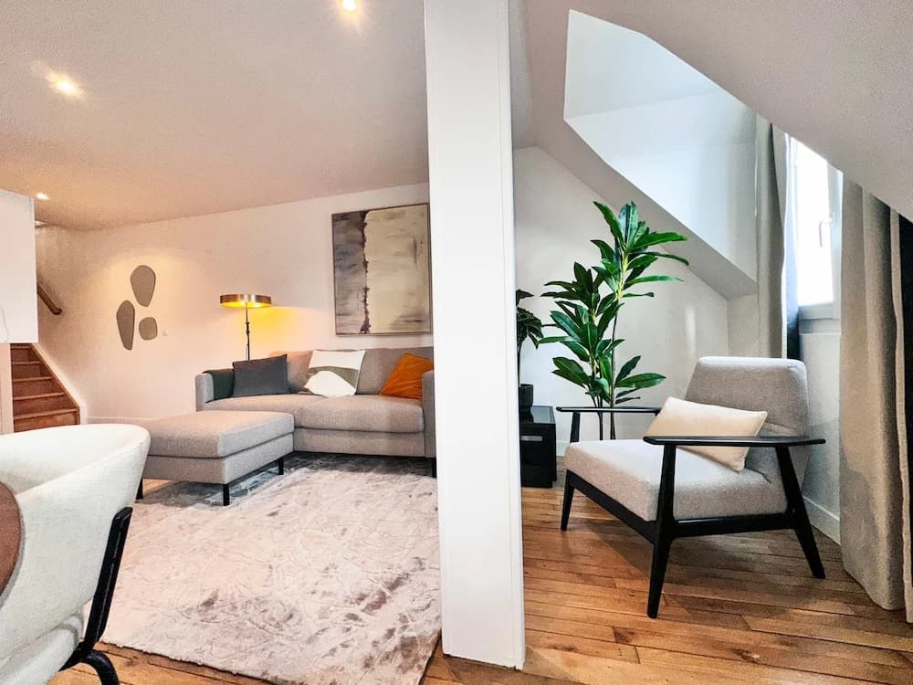 Copernic Line Elegant 3BR Apartment in Paris - photo 3
