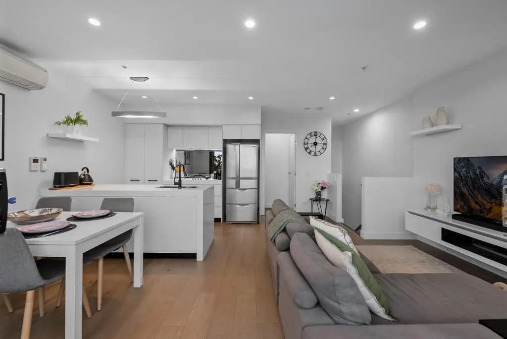 StayCentral Northcote Townhouse With Study - photo 13