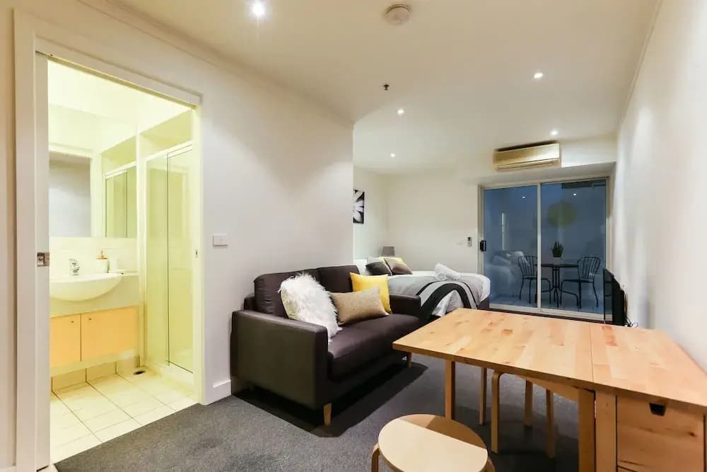 WILLOW, Carlton Studio Apartment - photo 8