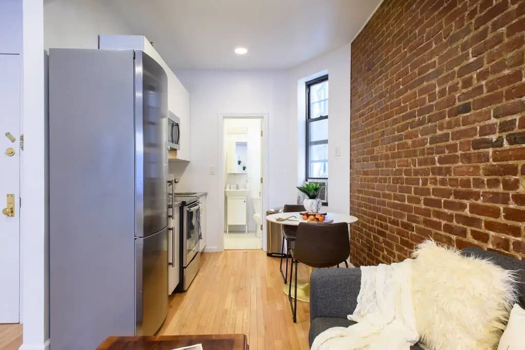 83-3w UES Central Park Newly Furnished XL Studio - photo 6