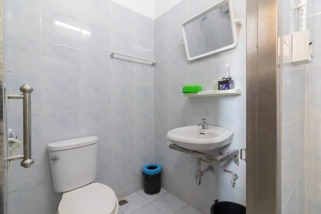 New Central Guesthouse - photo 9
