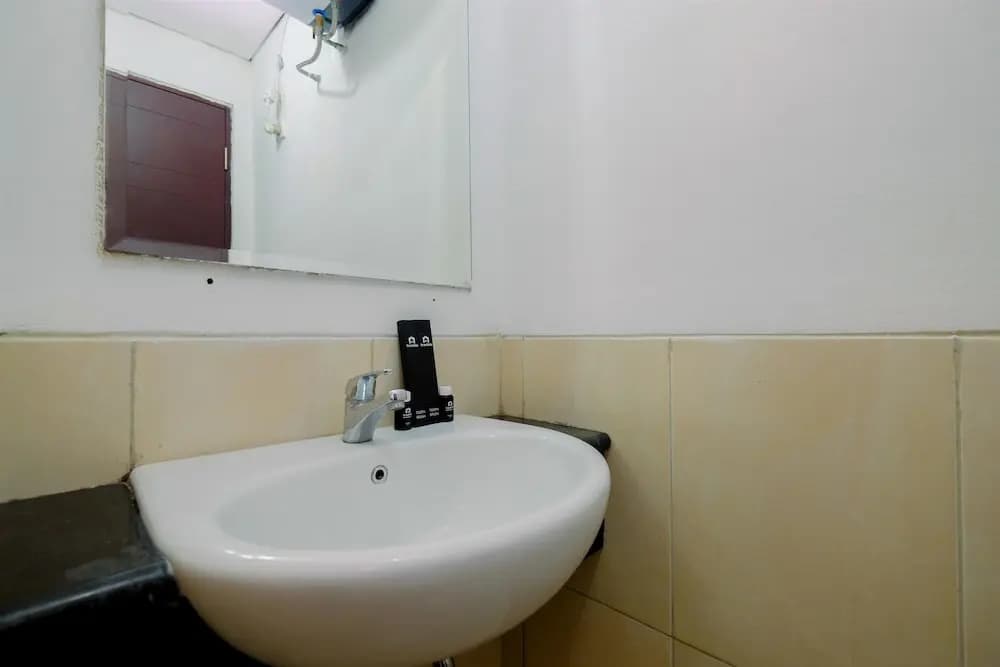 Comfort And Homey Studio Apartment At Mangga Dua Residence - photo 7