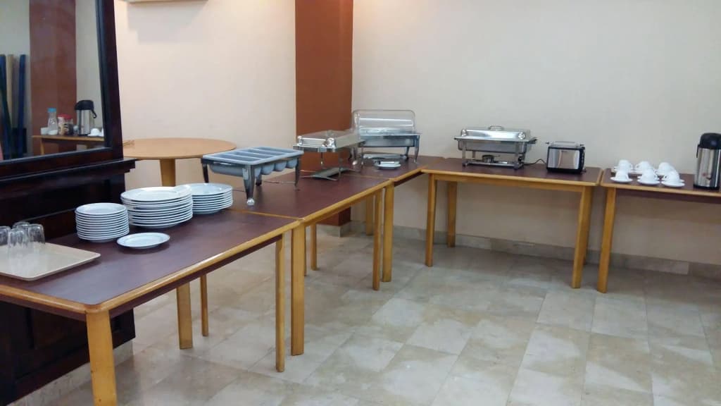 OYO 117 Majestic Hotel - photo 19