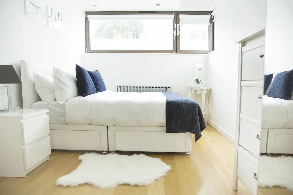 The Holborn Lights - Modern 3BDR Home with Rooftop Terrace & Garage - photo 3