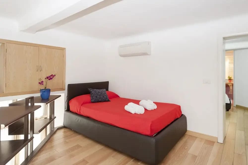 Inviting 3-bed Apartment in Roma 4mins to Colosseo - photo 19