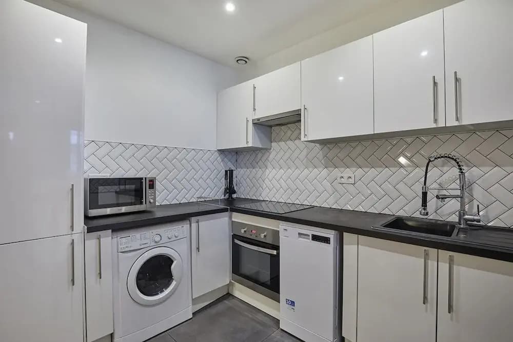 Superb 3 Bedroom Flat in the Center of Paris - photo 13
