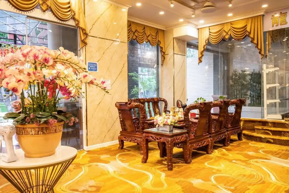 RedDoorz Truc Huyen Hotel - photo 13